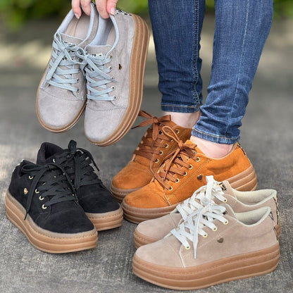 Tenis Cora Comfort para mujer – diseño anatómico, estilo casual y máxima comodidad para el uso diario.